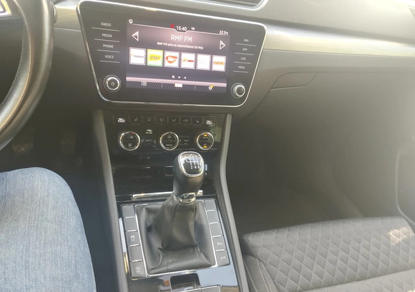 Skoda Superb cena 61500 przebieg: 216000, rok produkcji 2018 z Górzno małe 106